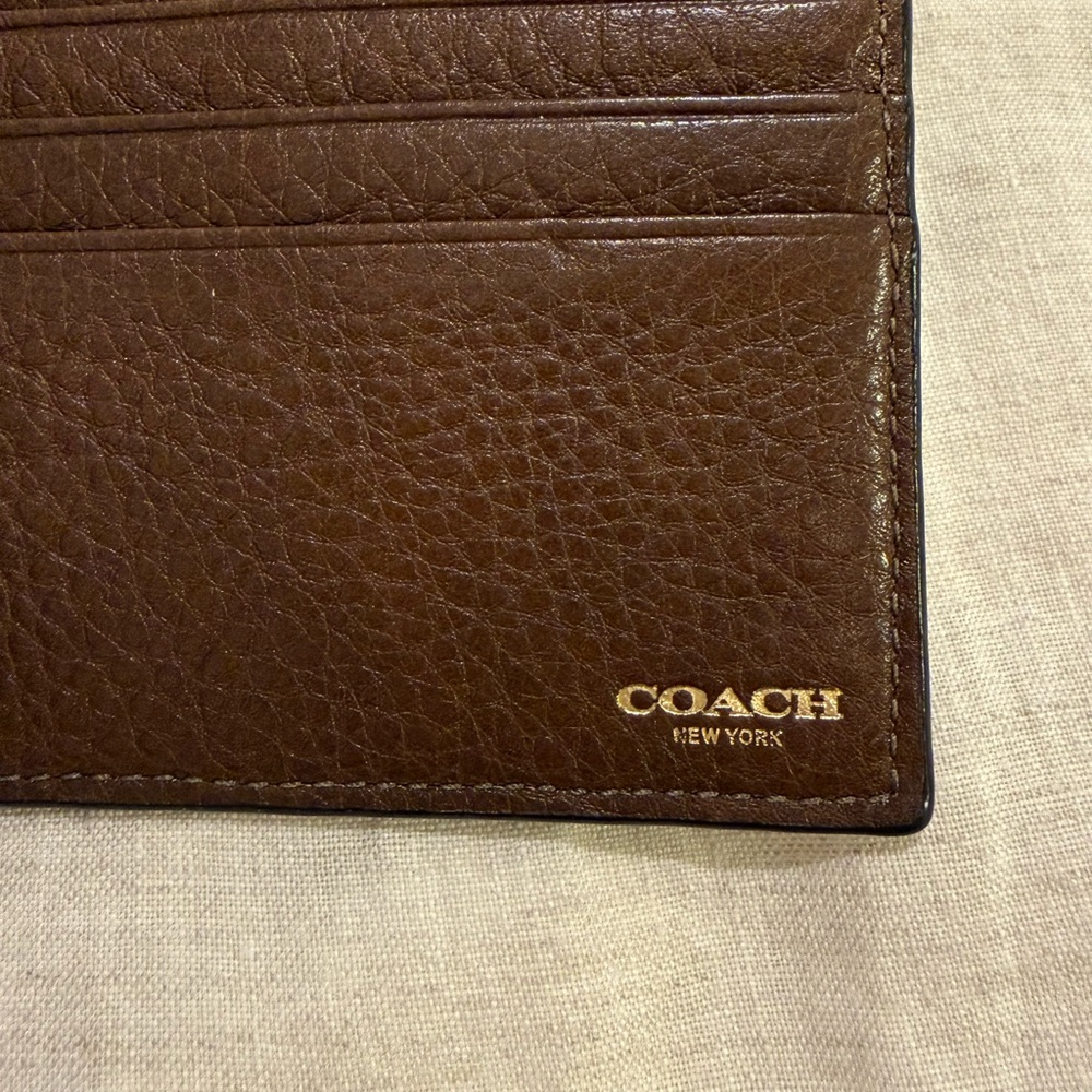 Coach Men’s Brown Leather Bifold Wallet – Classic Style - Picture 7 of 8